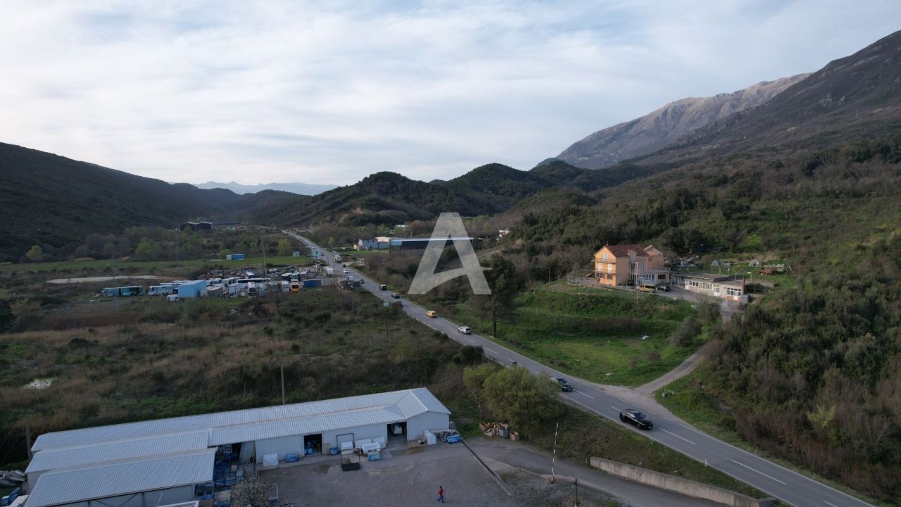 Grundstück in Radanovici, Montenegro, 4 000 m2 - Foto 1