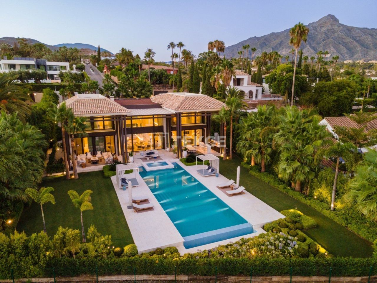 Villa in Marbella, Spain, 1 033 sq.m - picture 1