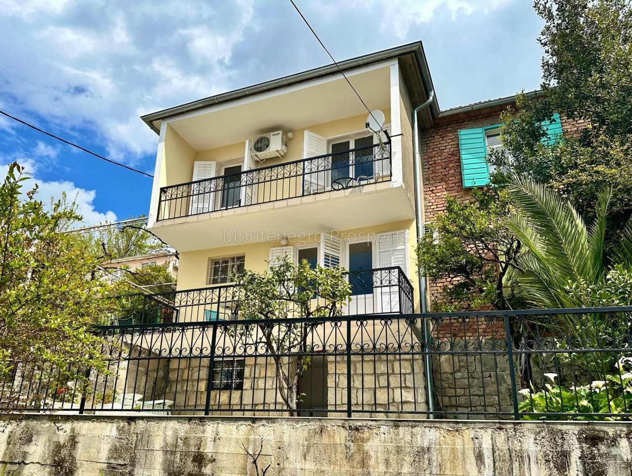Haus in Tivat, Montenegro, 82 m2 - Foto 1