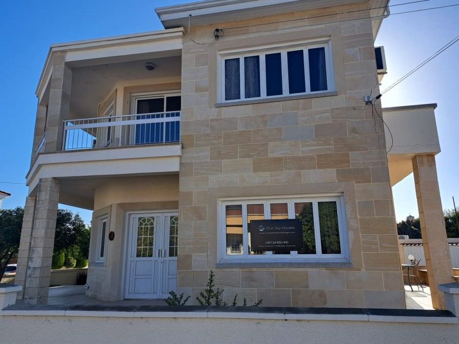 Villa in Larnaca, Cyprus, 650 sq.m - picture 1