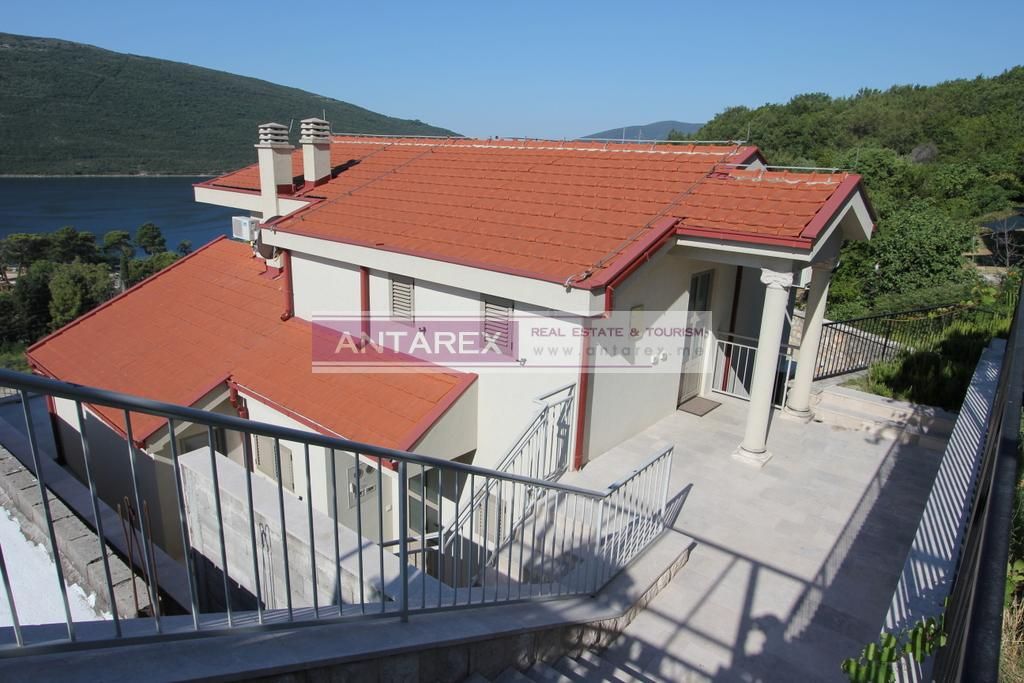 Villa in Kumbor, Montenegro, 151 sq.m - picture 1