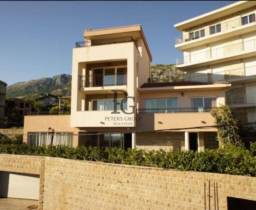 Villa in Budva, Montenegro, 495 sq.m - picture 1