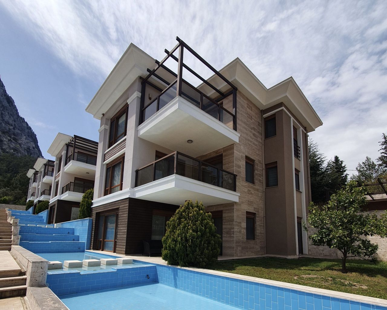 House in Antalya, Turkey, 300 sq.m - picture 1