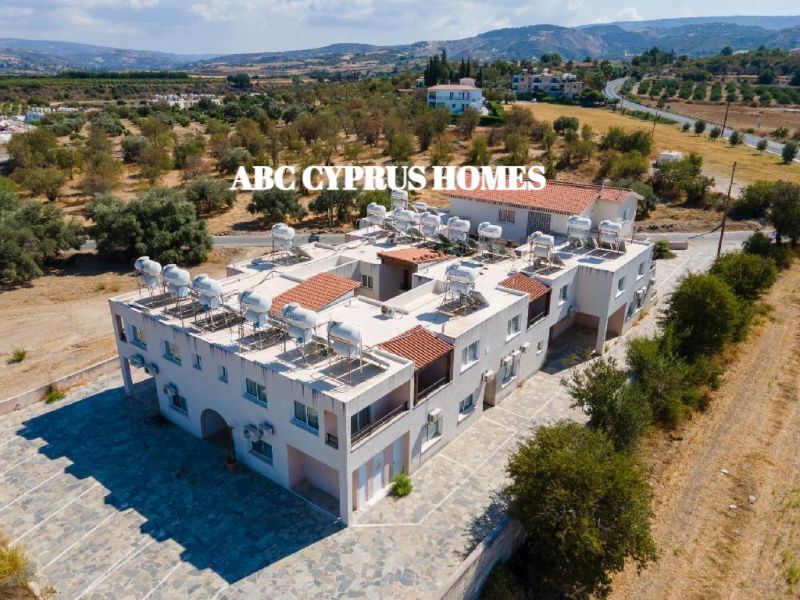 Casa lucrativa en Pafos, Chipre, 1 061 m2 - imagen 1