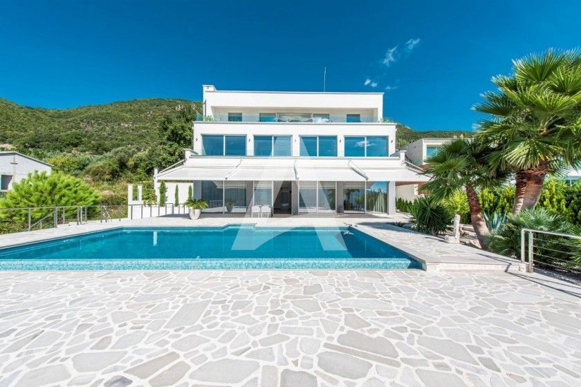 Villa in Denovici, Montenegro, 600 sq.m - picture 1
