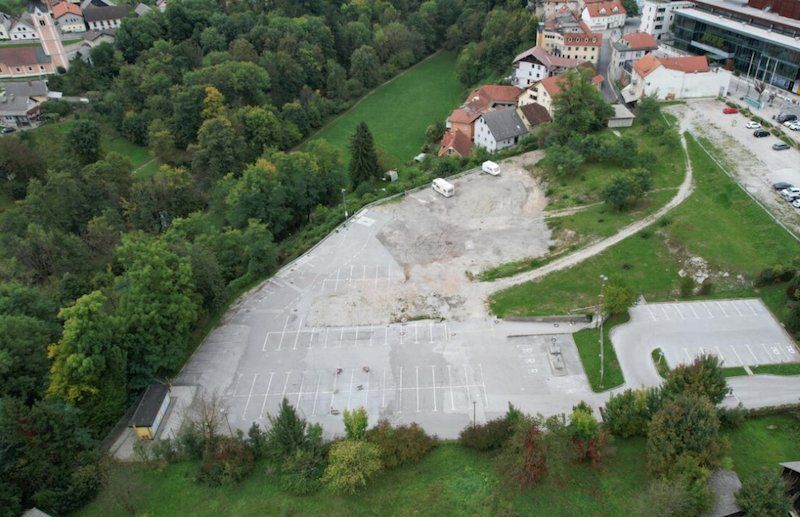 Terrain à Kranj, Slovénie, 8 500 m2 - image 1
