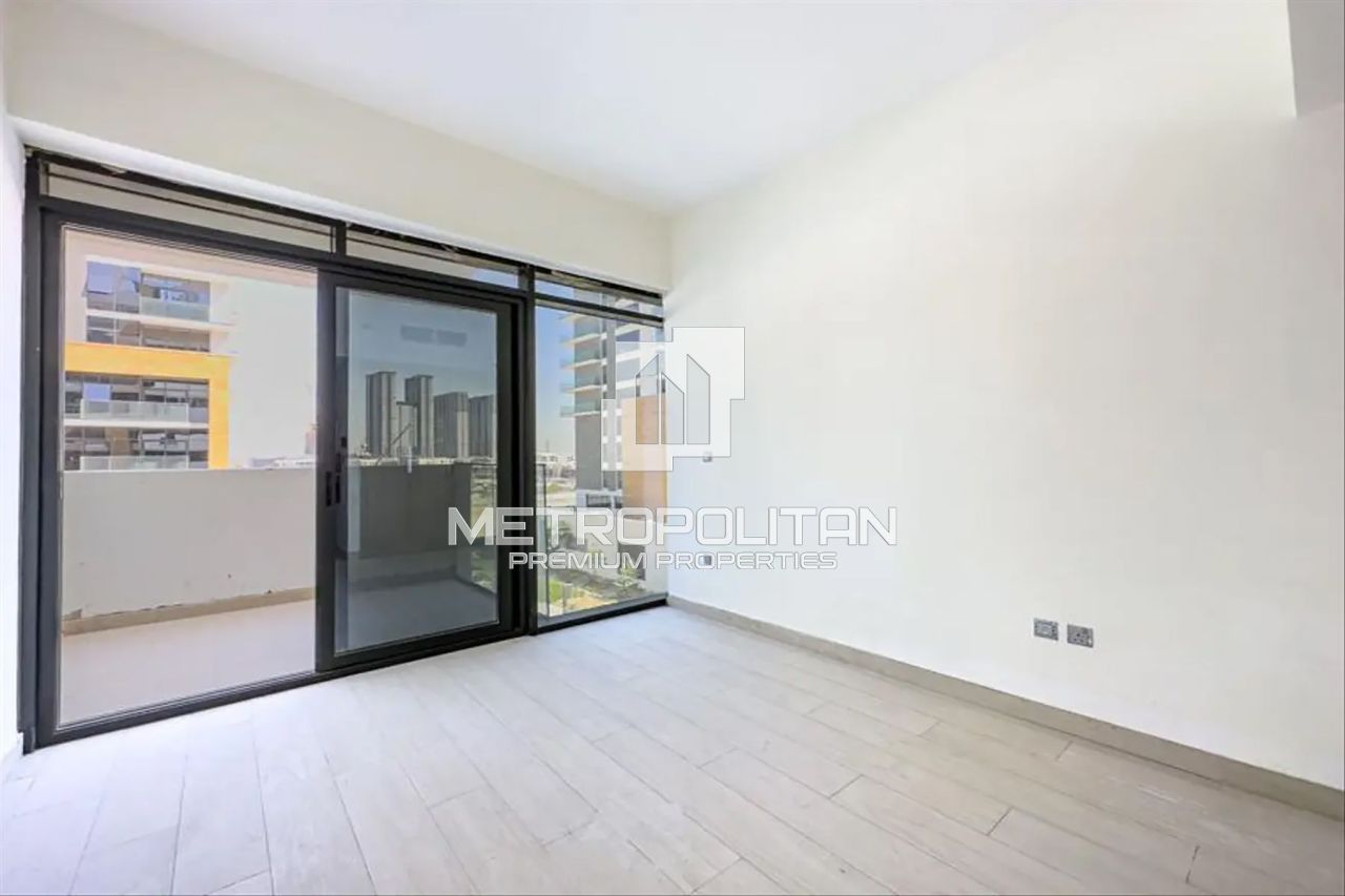 Apartment in Dubai, UAE, 63 sq.m - picture 1