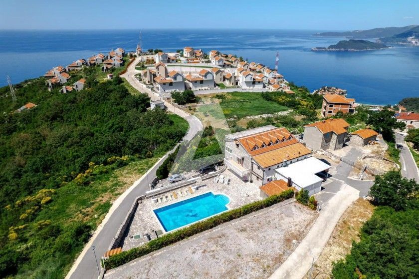 Villa in Blizikuce, Montenegro, 457 sq.m - picture 1
