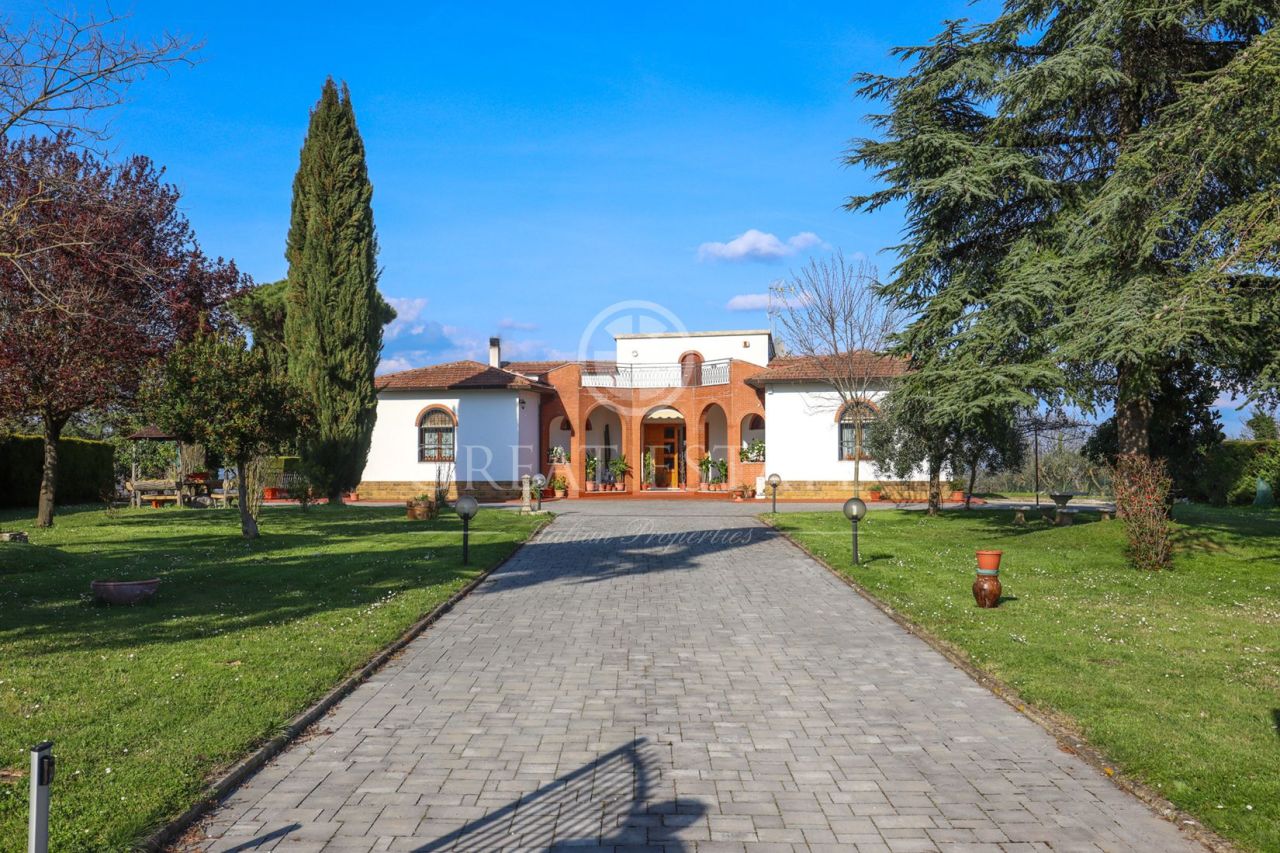 Villa à Chiusi, Italie, 268.1 m2 - image 1