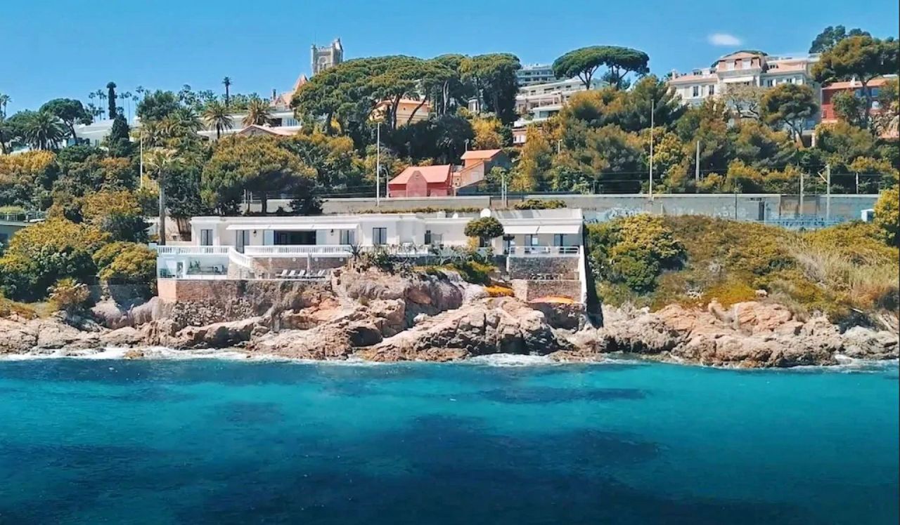 Villa à Cannes, France, 300 m2 - image 1