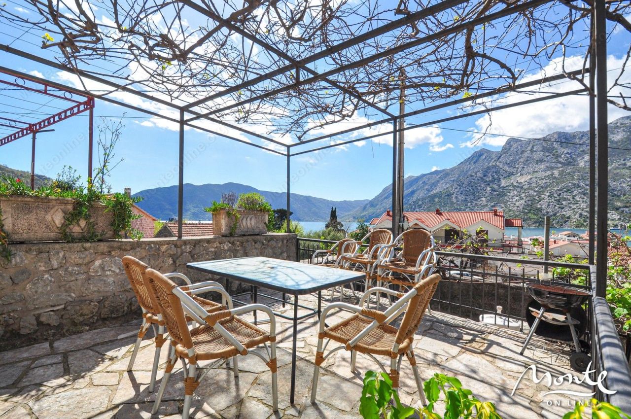 Townhouse in Kotor, Montenegro, 172 sq.m - picture 1