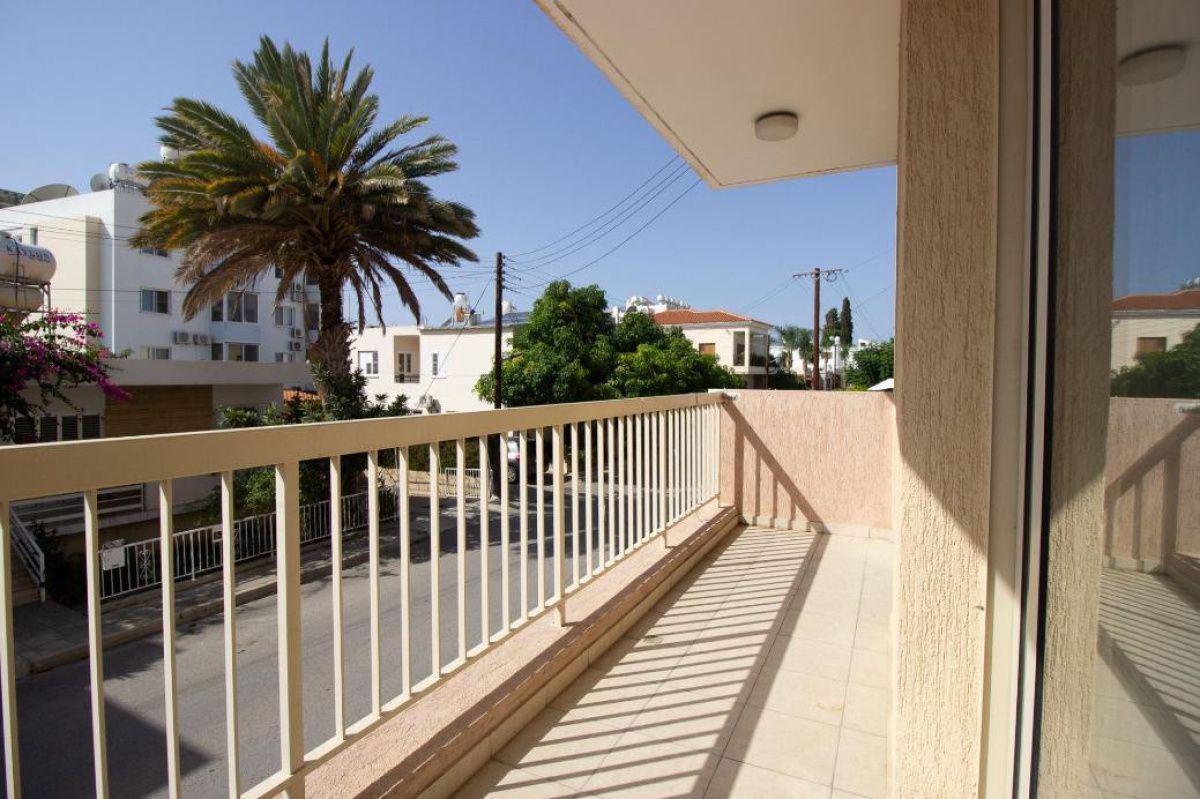 Commercial apartment building in Paphos, Cyprus, 609 sq.m - picture 1