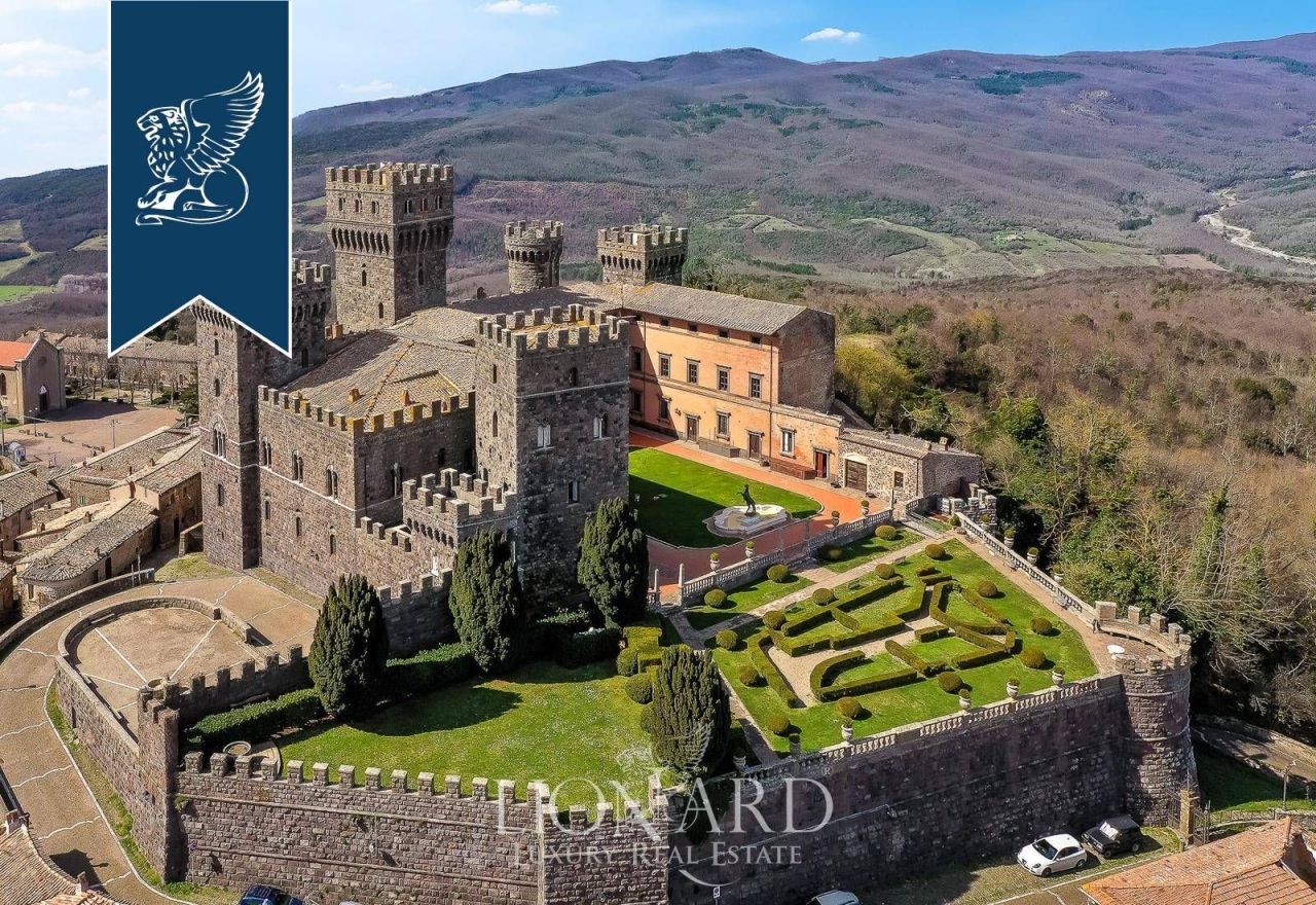 Castle in Viterbo, Italy, 5 000 sq.m - picture 1