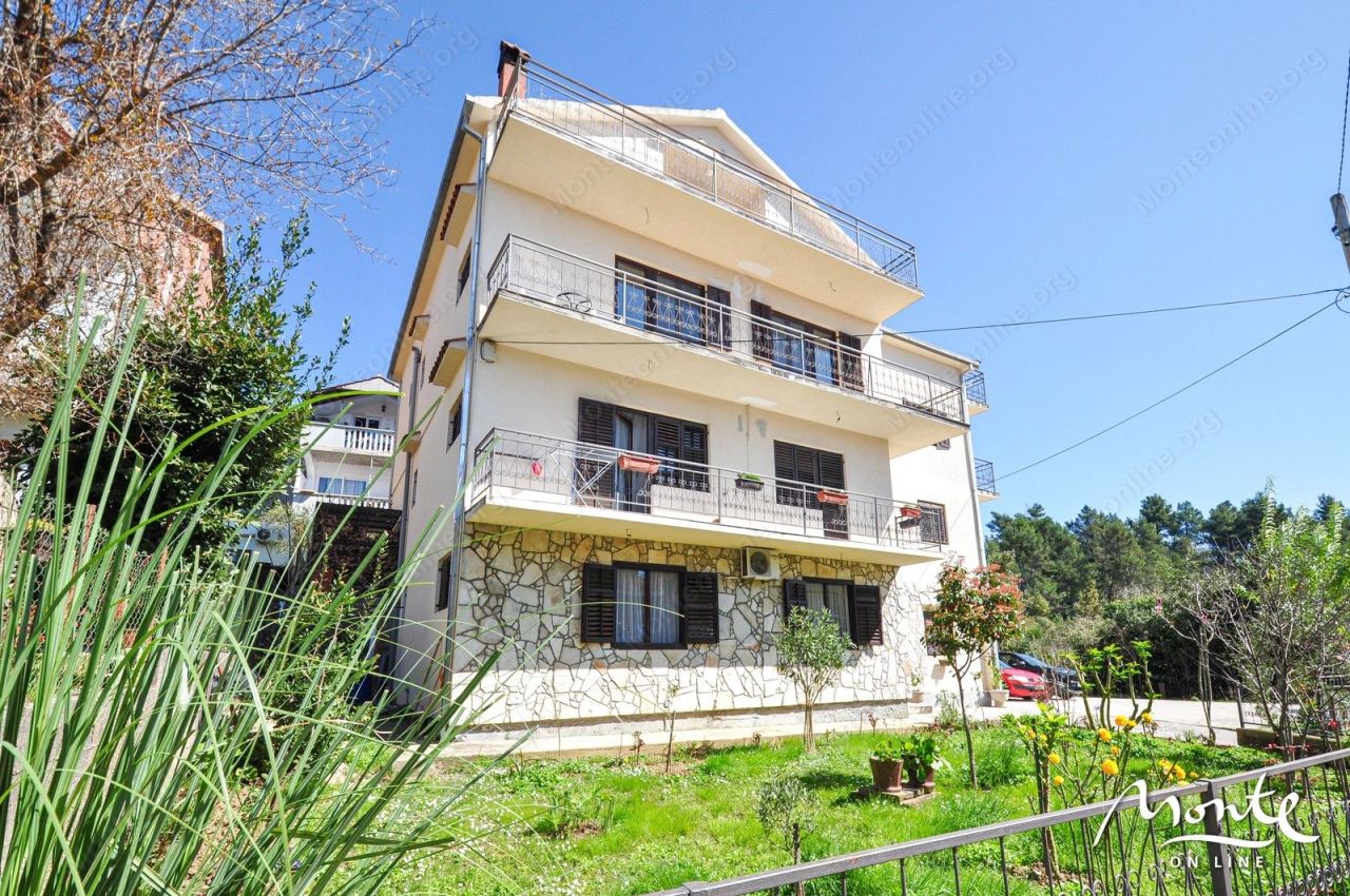 Haus in Tivat, Montenegro, 525 m2 - Foto 1