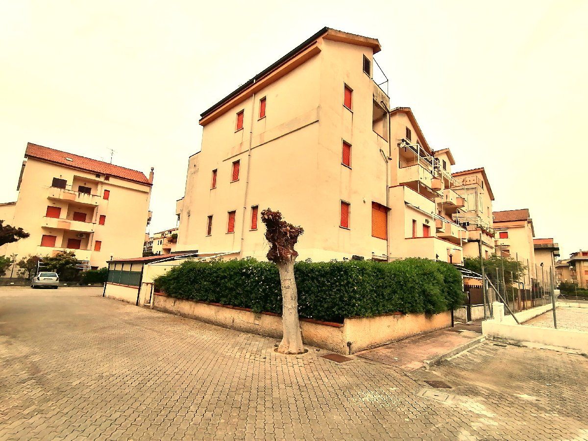 Flat in Scalea, Italy, 100 sq.m - picture 1