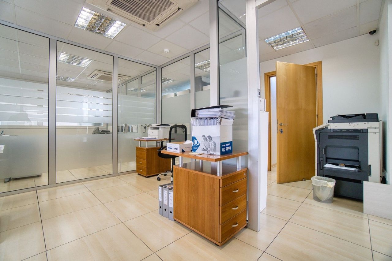 Oficina en Limasol, Chipre, 850 m2 - imagen 1