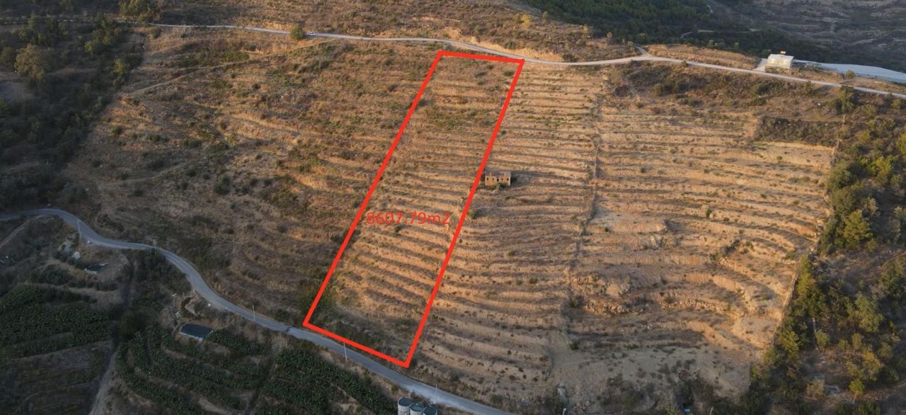 Land in Alanya, Turkey, 8 607 sq.m - picture 1
