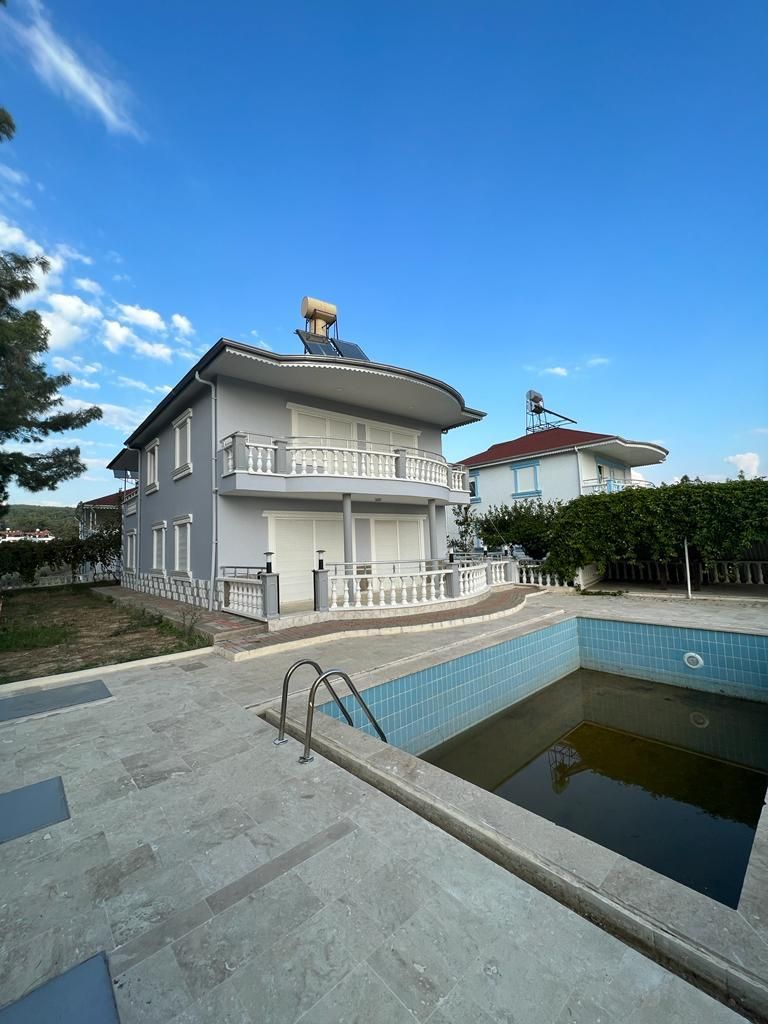 Villa à Avsallar, Turquie, 240 m2 - image 1