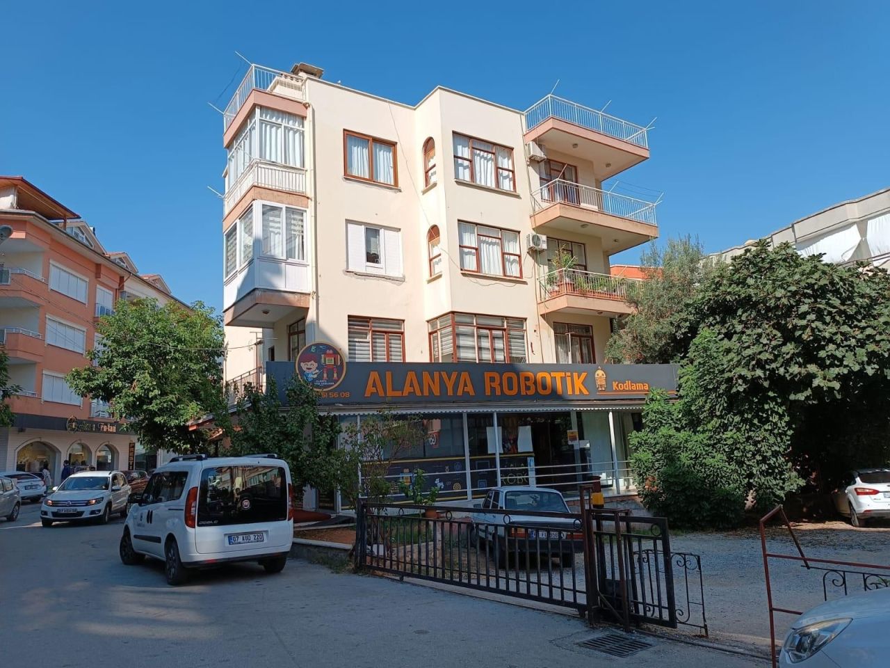 Commercial property in Alanya, Turkey, 110 sq.m - picture 1