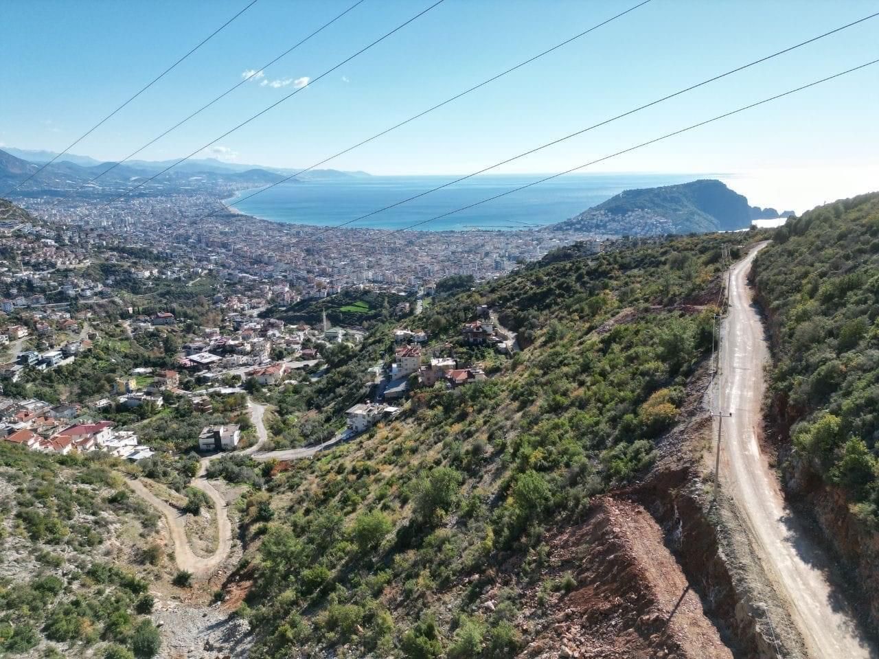 Land in Alanya, Turkey, 1 301 sq.m - picture 1