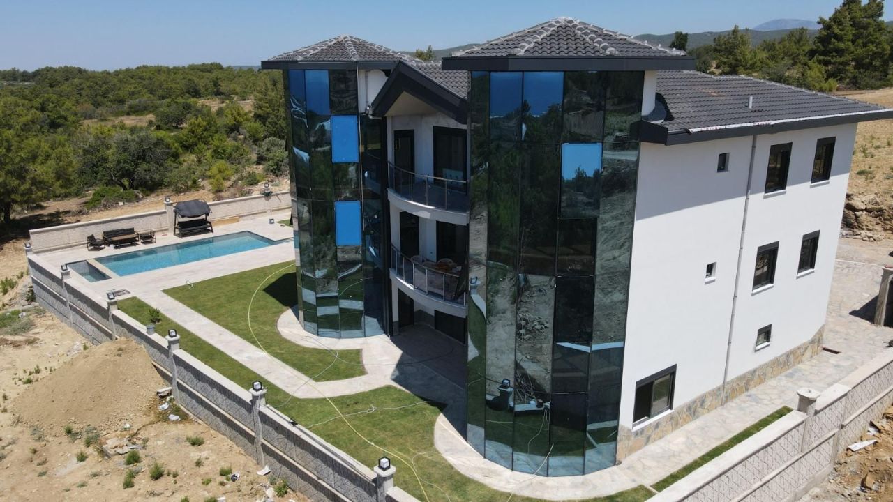 Villa in Avsallar, Türkei, 660 m2 - Foto 1