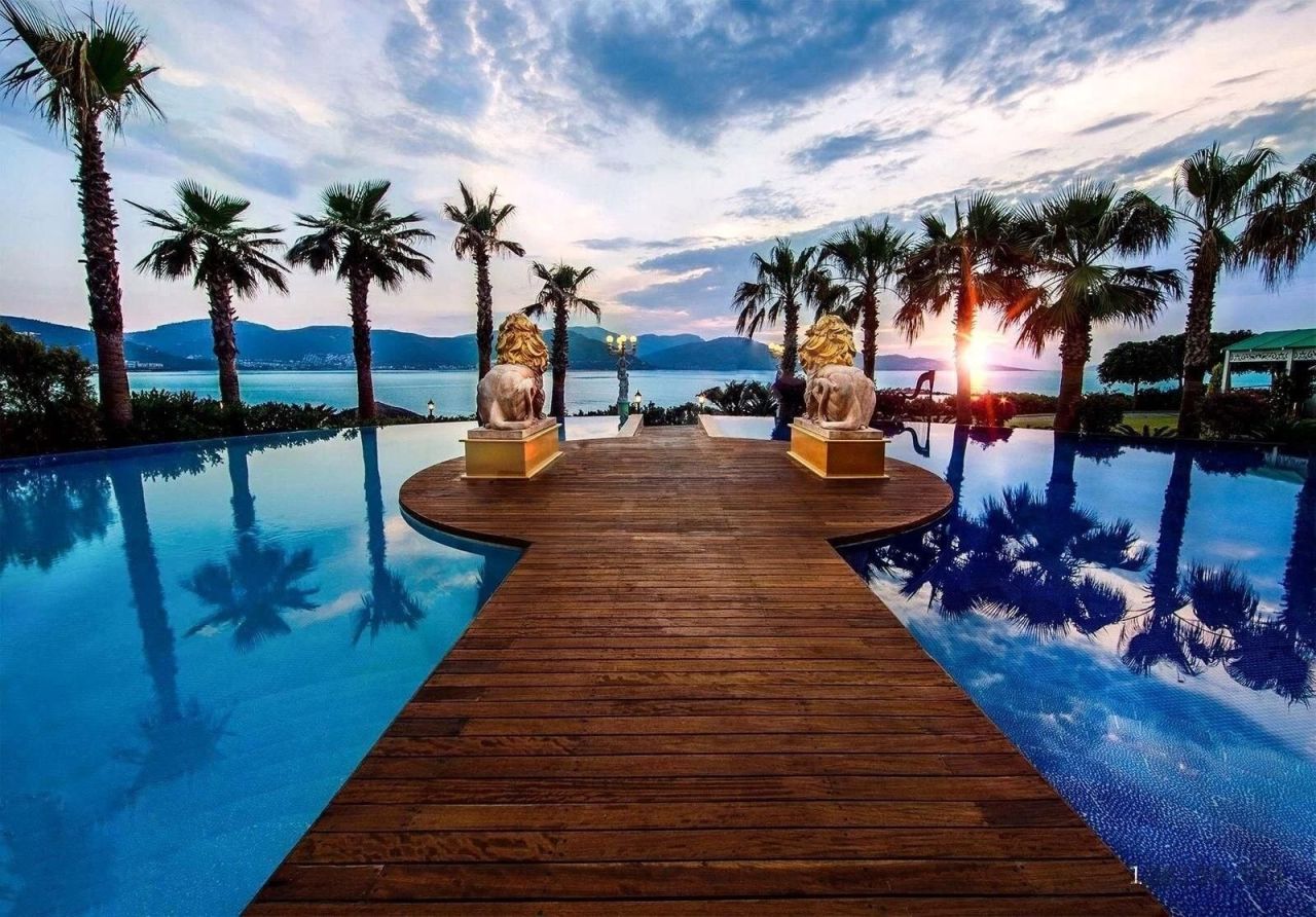 Hotel in Antalya, Turkey - picture 1