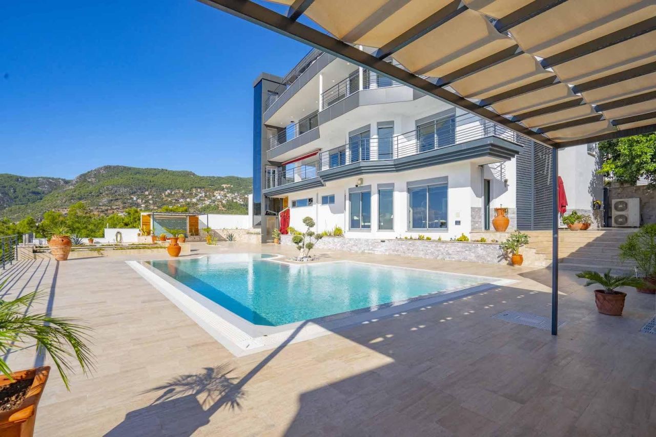 Villa in Alanya, Turkey, 850 sq.m - picture 1