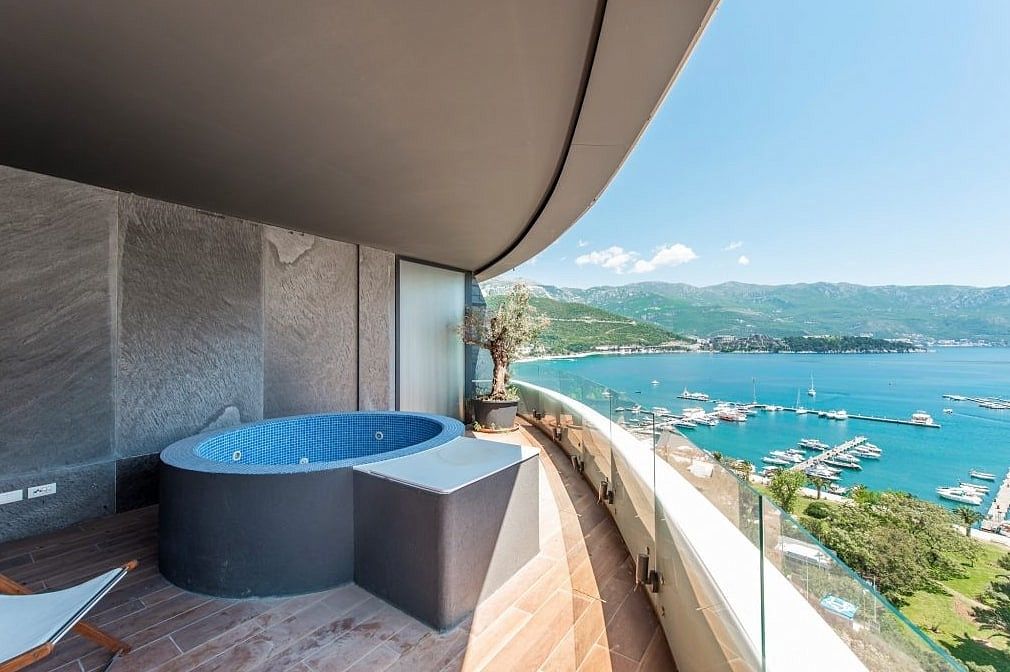 Penthouse in Budva, Montenegro, 137 sq.m - picture 1