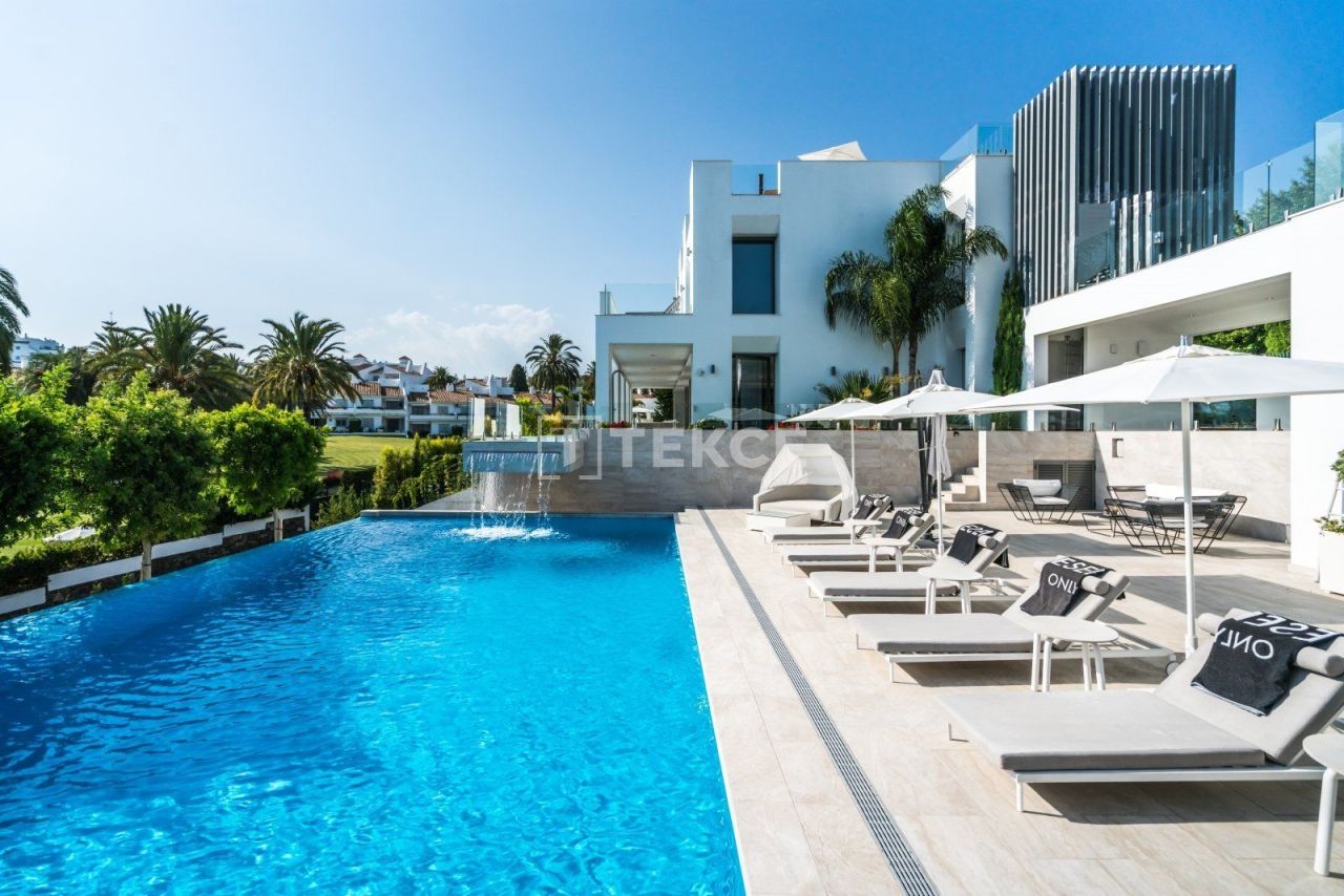 Villa à Marbella, Espagne, 1 150 m2 - image 1