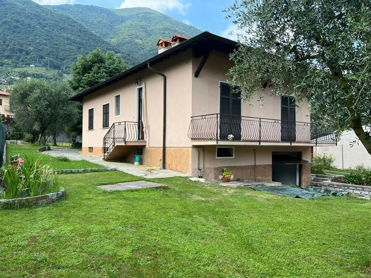Villa in Tremezzo, Italien, 324 m2 - Foto 1