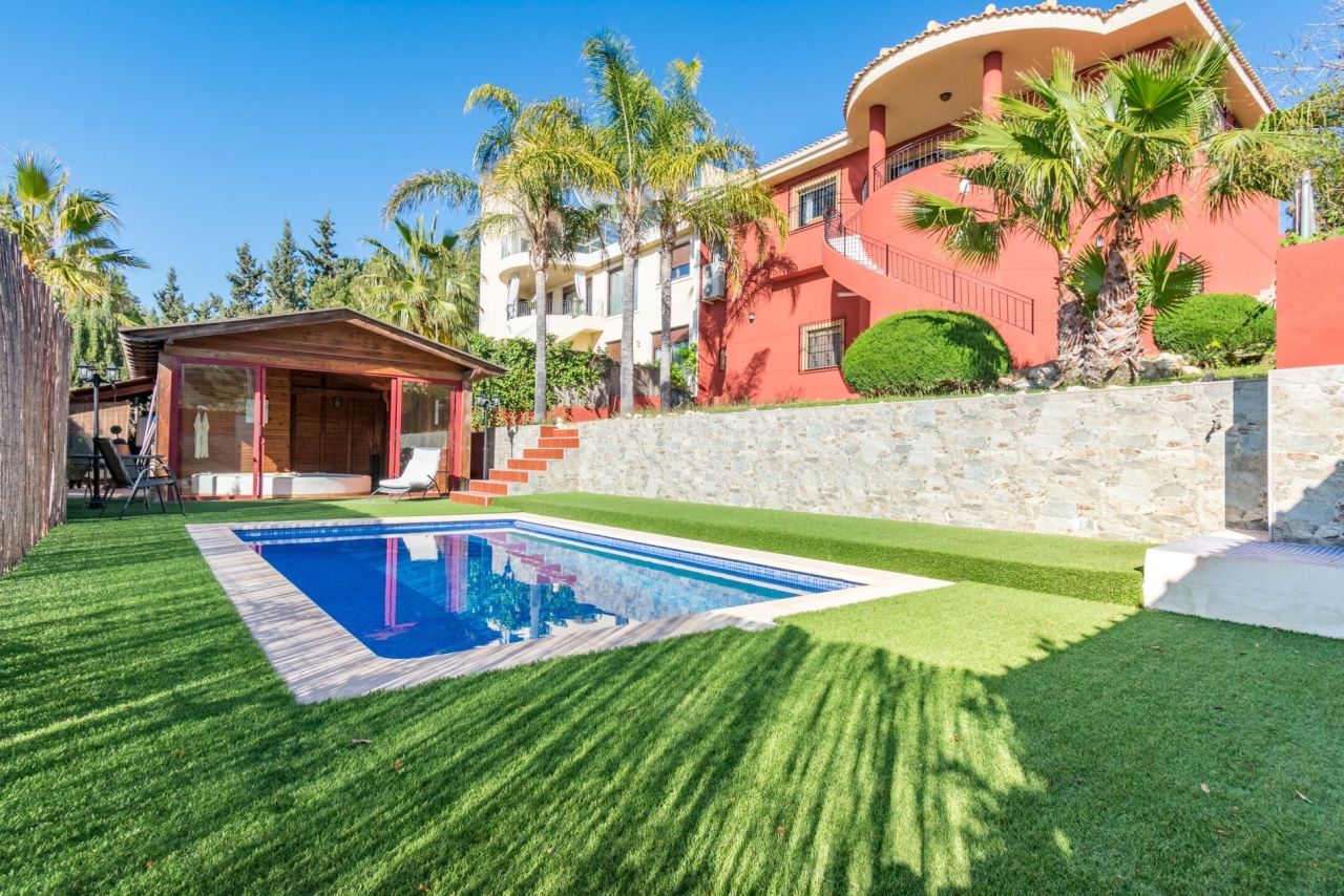 Villa in Los Balcones, Spain, 322 sq.m - picture 1