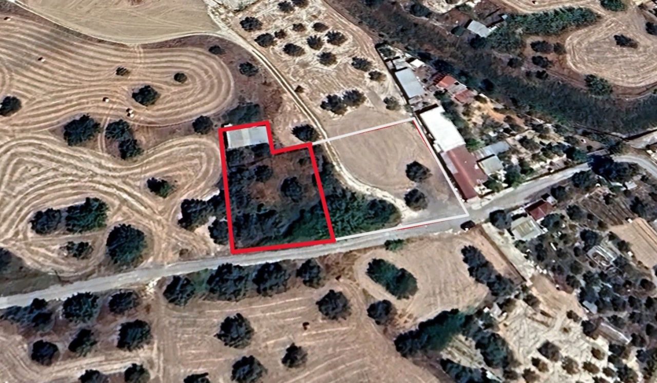 Land in Larnaca, Cyprus, 1 100 sq.m - picture 1