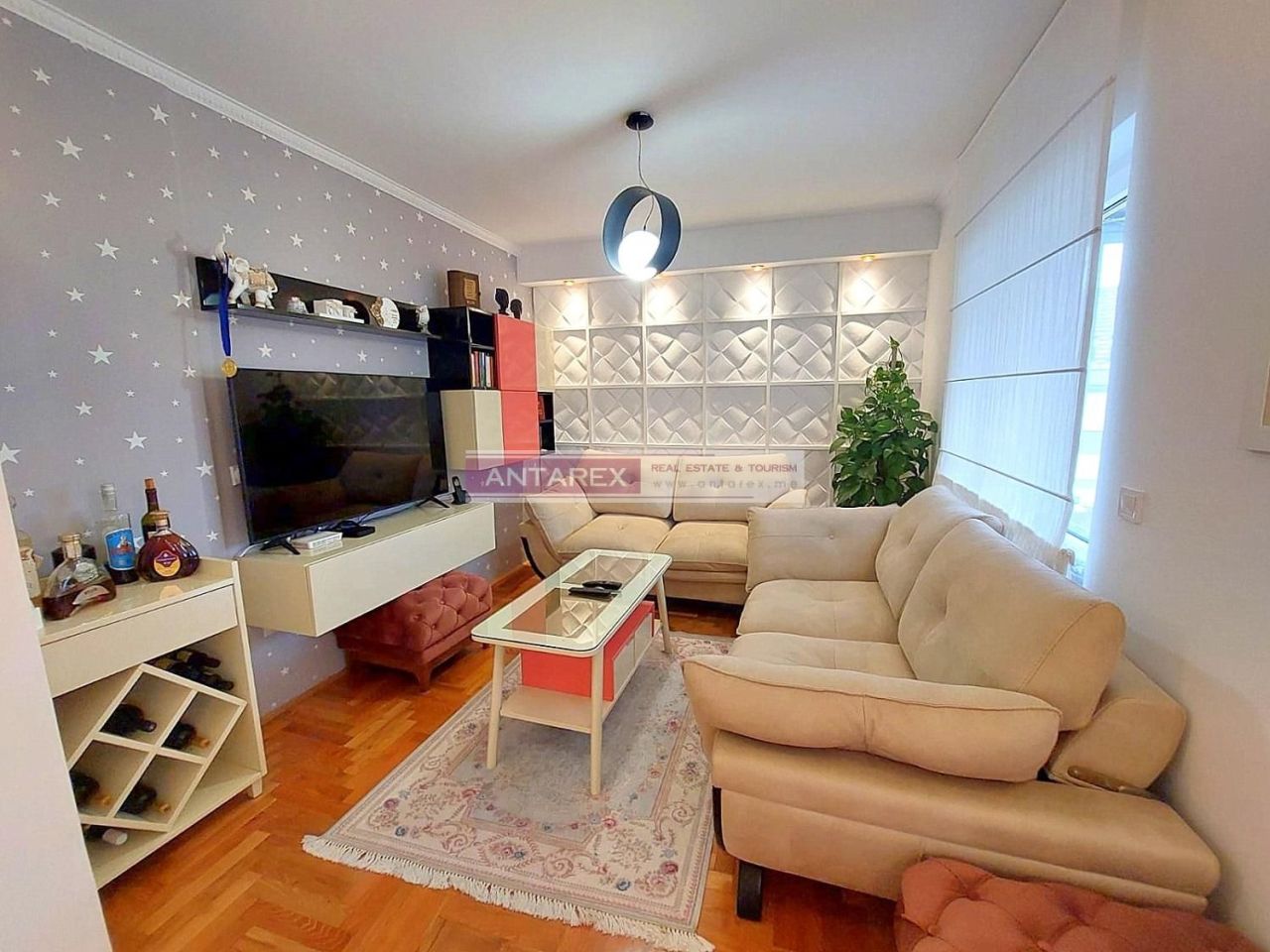 Apartment in Bijela, Montenegro, 76.7 sq.m - picture 1