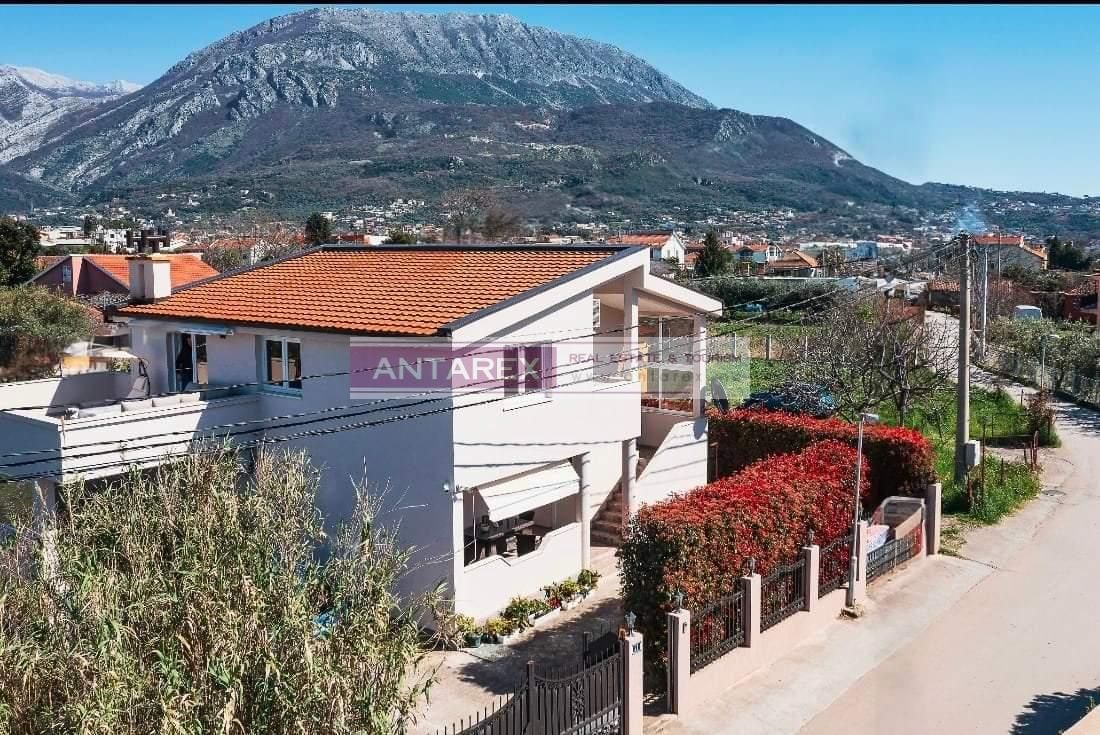 Villa in Bar, Montenegro, 213 sq.m - picture 1