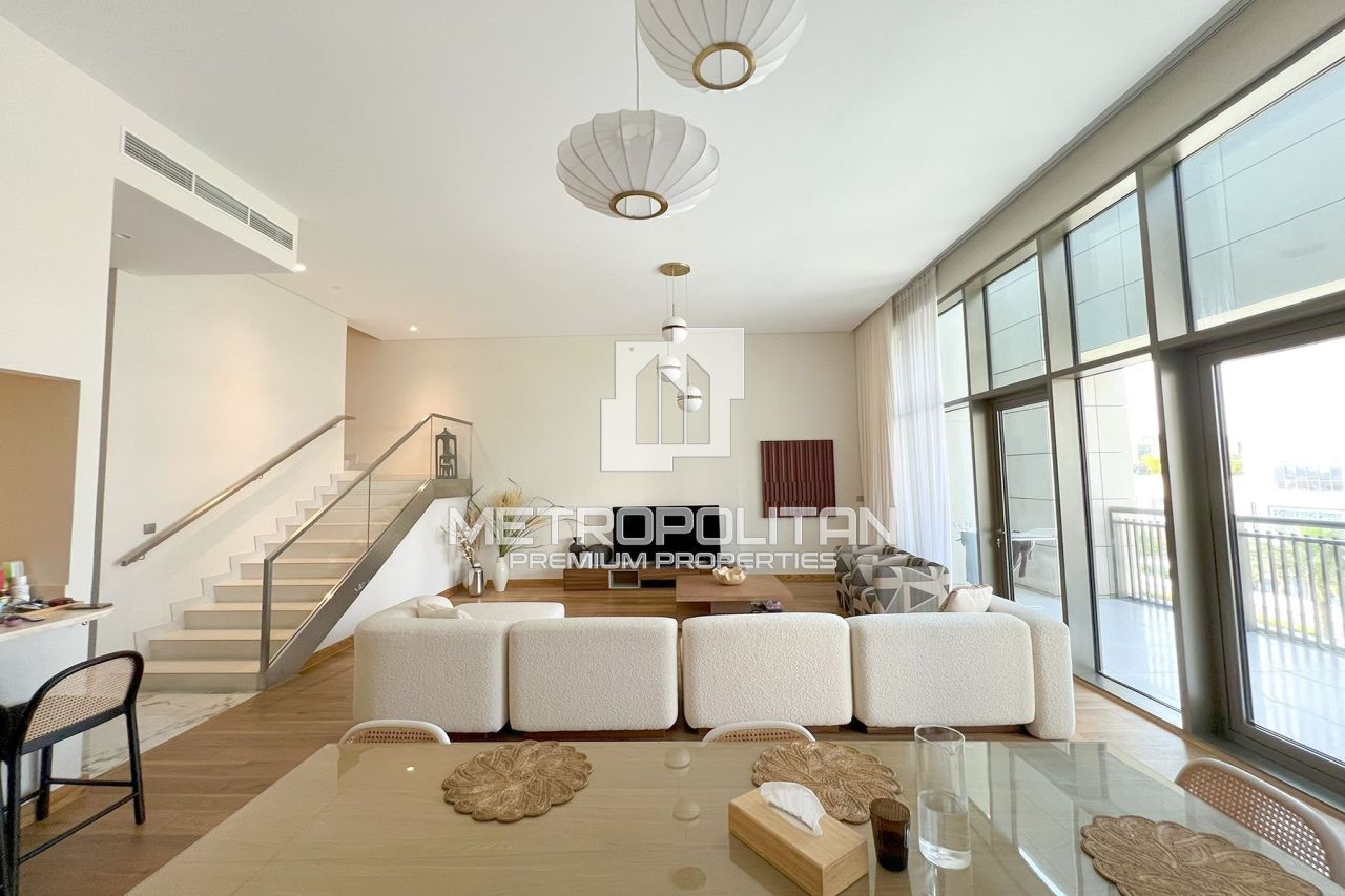 Apartment in Dubai, UAE, 285 sq.m - picture 1