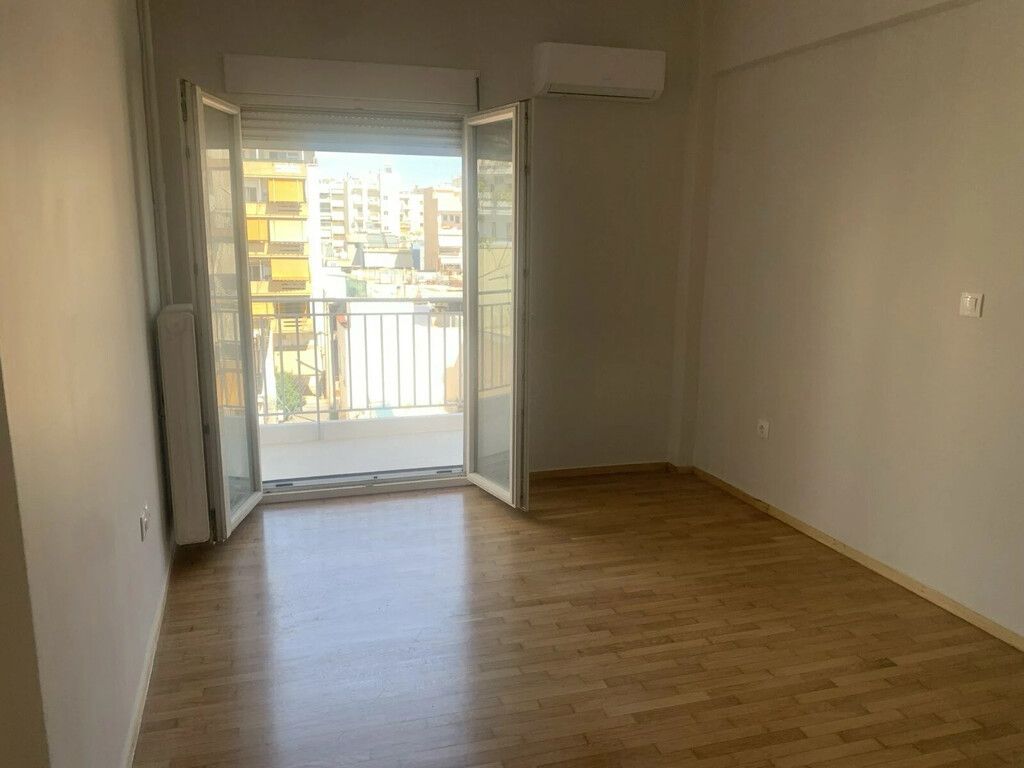 Flat in Pireas, Greece, 94 sq.m - picture 1