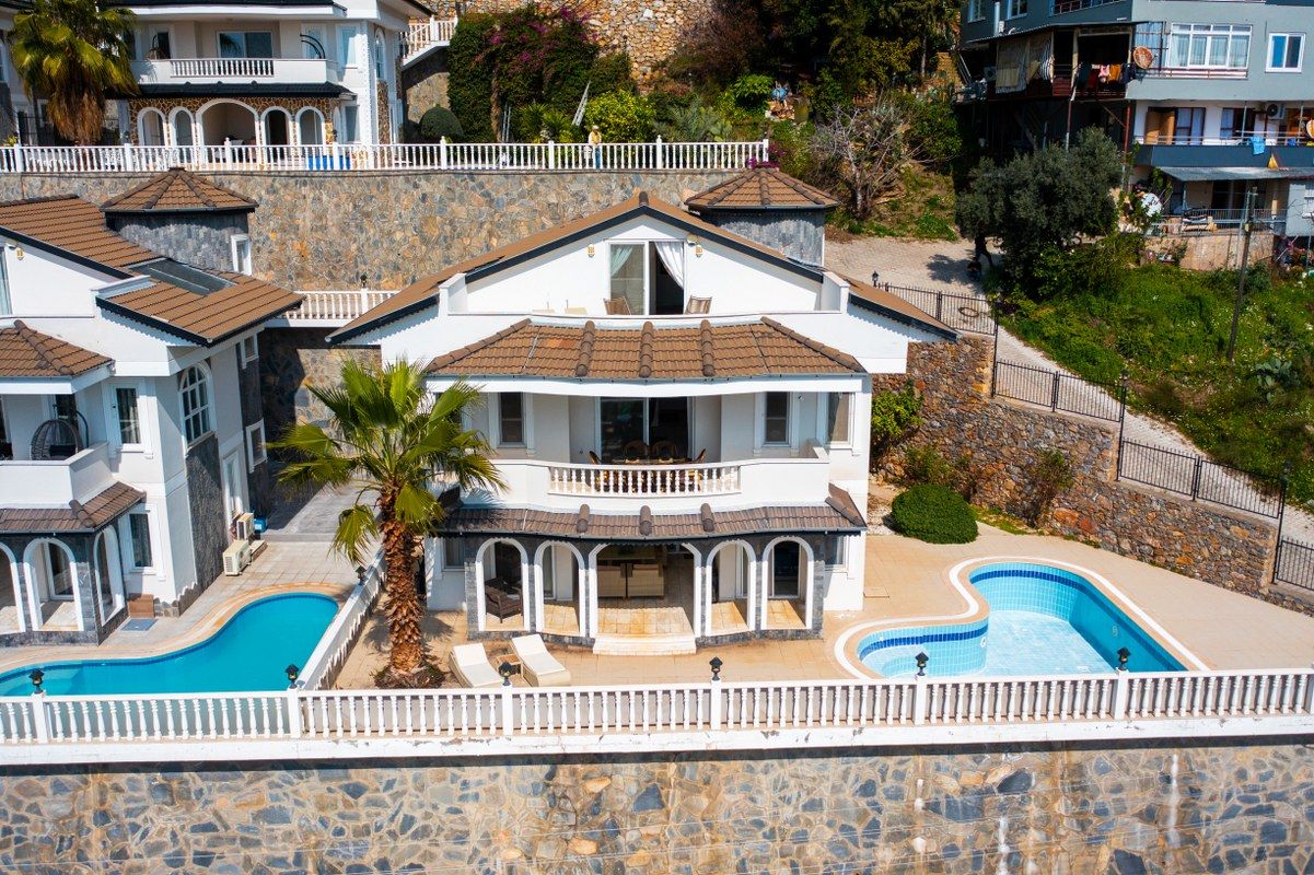 Villa in Alanya, Turkey, 350 sq.m - picture 1