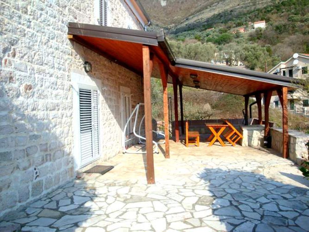 House in Kamenari, Montenegro, 270 sq.m - picture 1