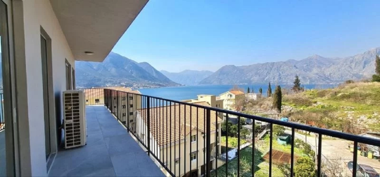 Wohnung in Kotor, Montenegro, 109 m2 - Foto 1