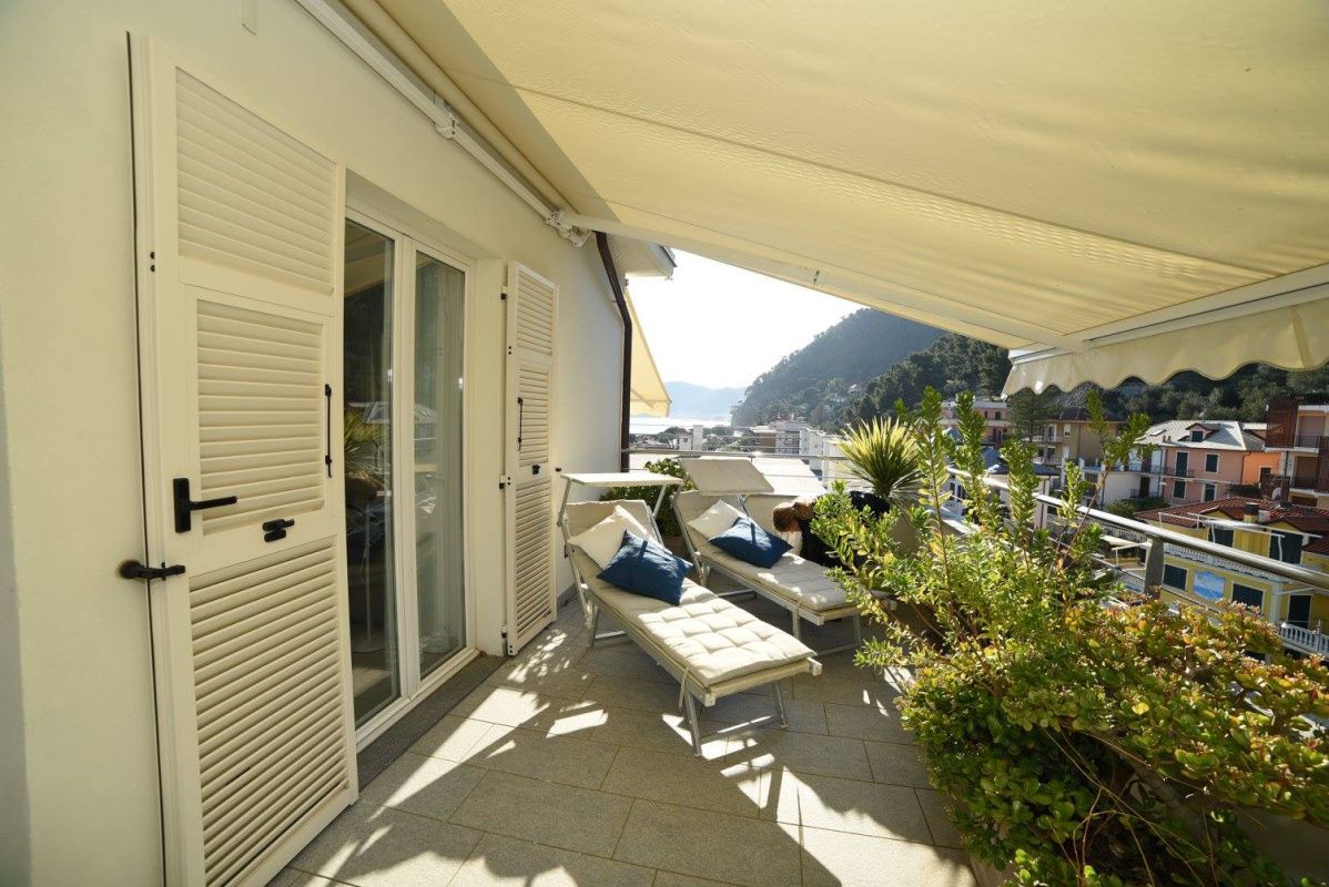 Flat in Alassio, Italy, 114 sq.m - picture 1