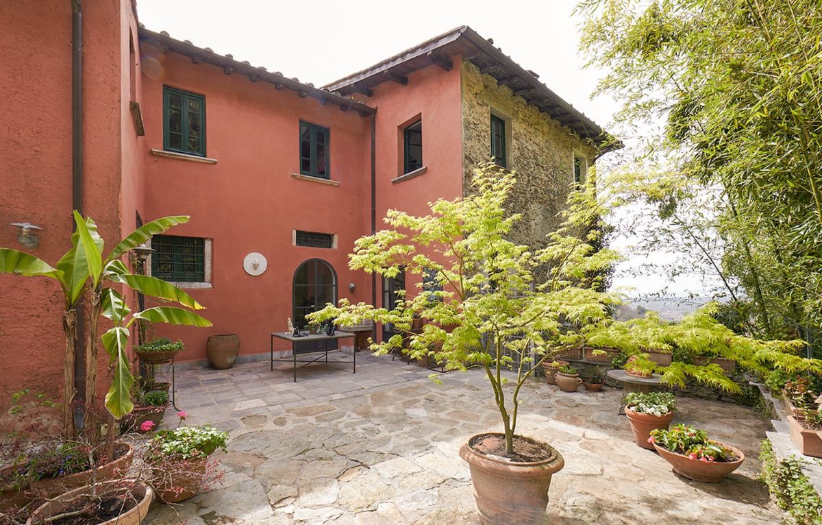 Manor in Pietrasanta, Italy, 500 sq.m - picture 1