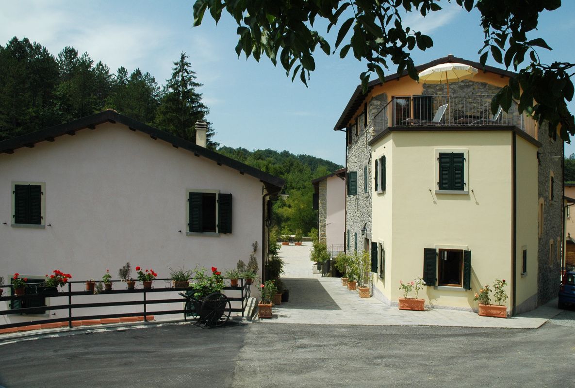 Manor in Carrara, Italy, 966 sq.m - picture 1