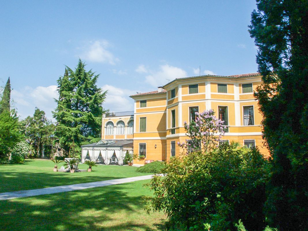 Casa en Vicenza, Italia, 1 655 m2 - imagen 1