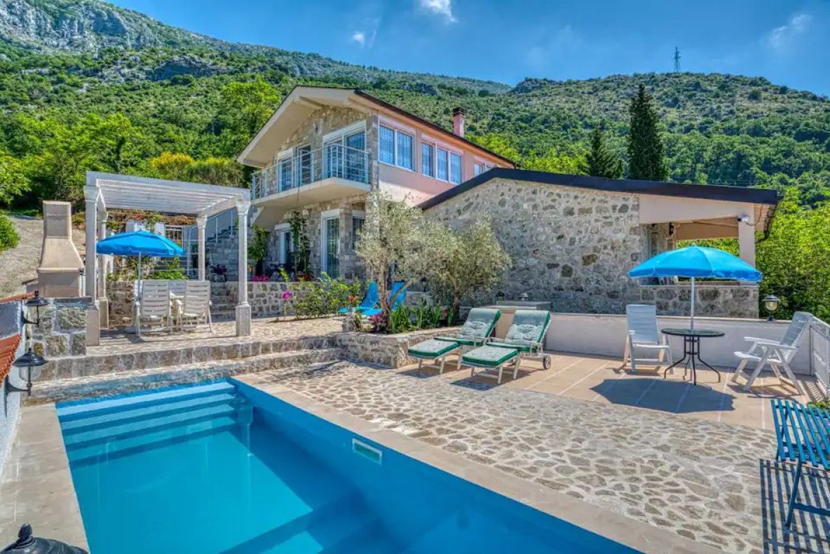 House in Buljarica, Montenegro, 245 sq.m - picture 1