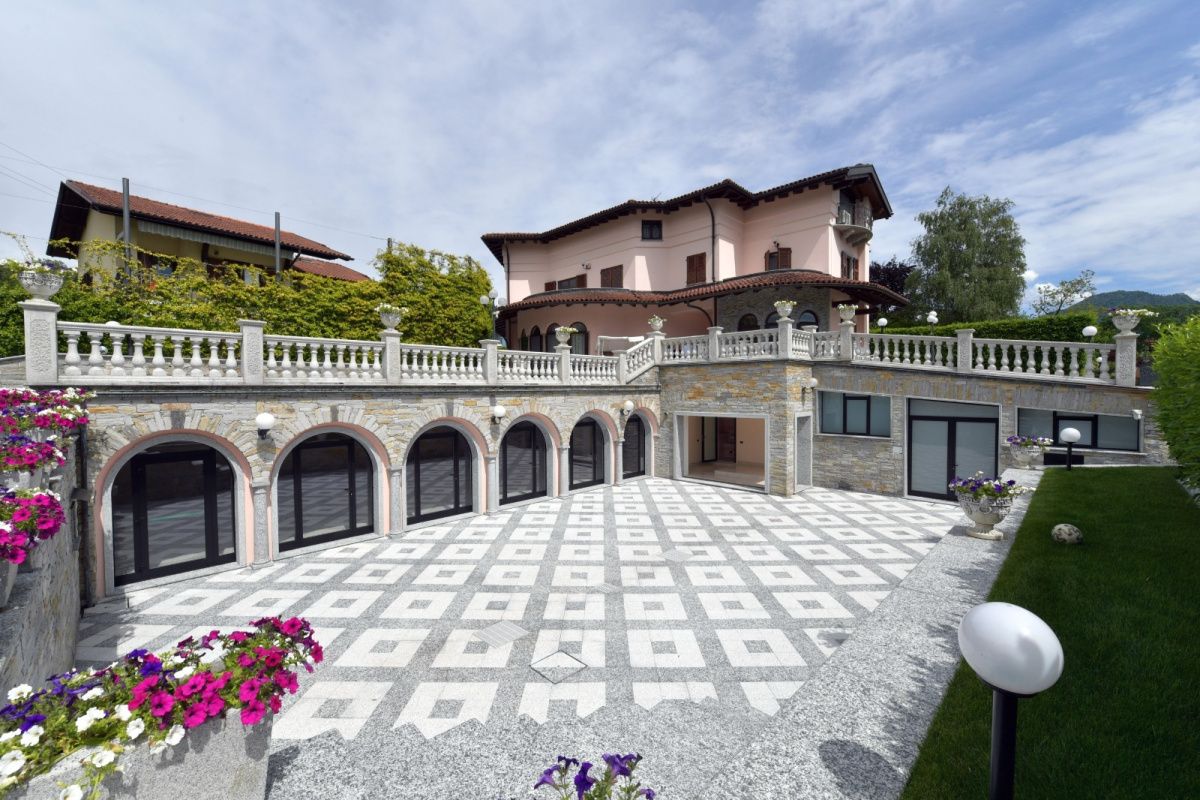 Haus in Verbano-Cusio-Ossola, Italien, 700 m2 - Foto 1