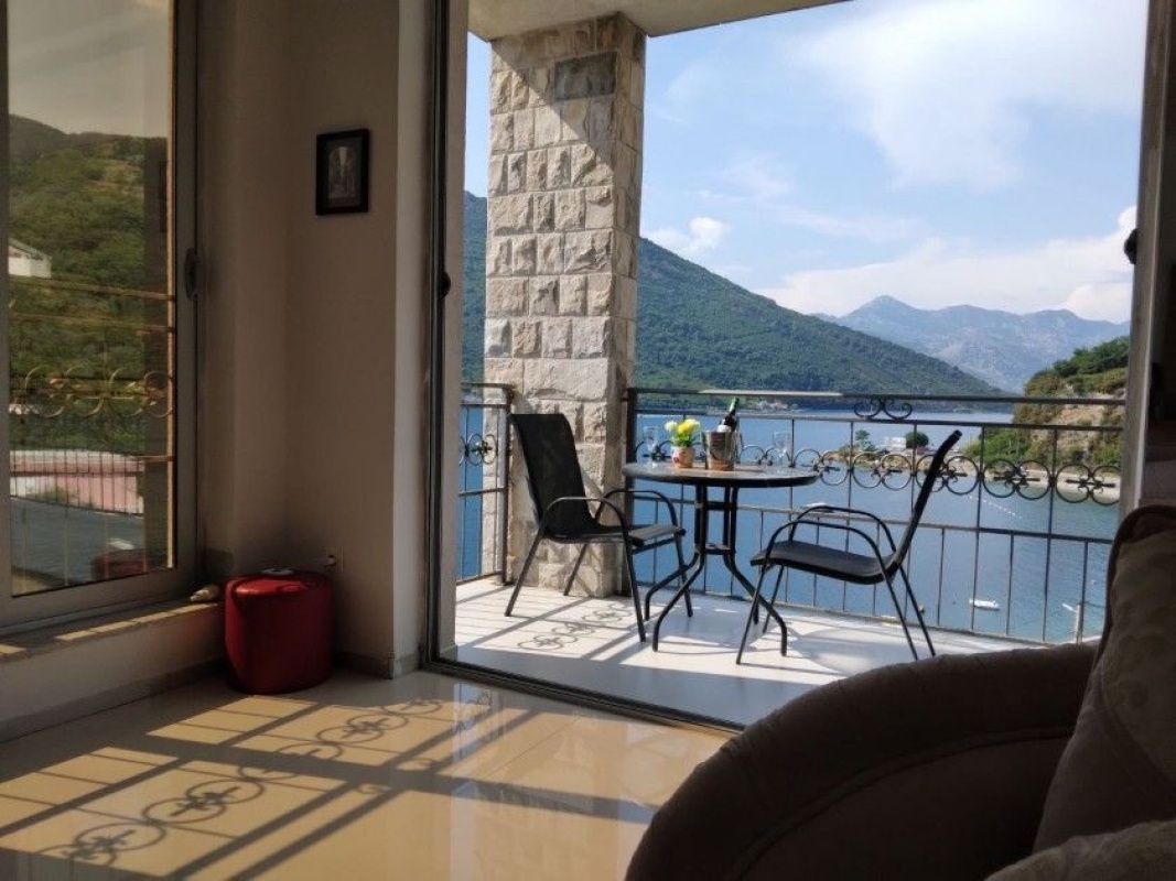 Wohnung in Tivat, Montenegro, 89 m2 - Foto 1