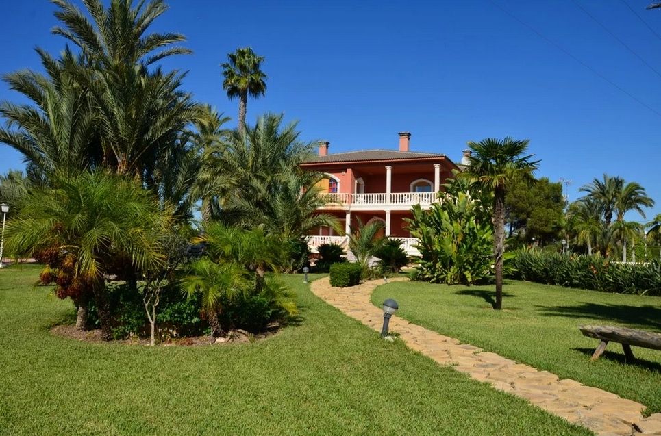 Villa in Elche, Spain, 800 sq.m - picture 1