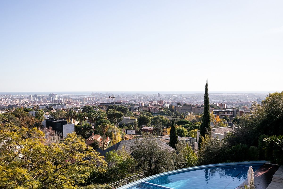 House in Barcelona, Spain, 663 sq.m - picture 1