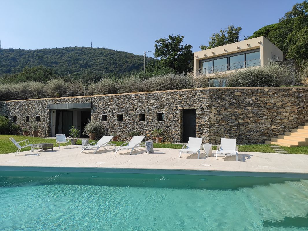 House in Alassio, Italy, 500 sq.m - picture 1