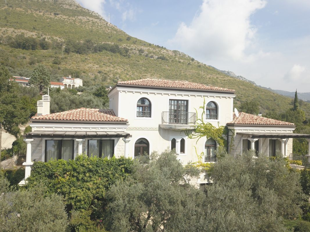 House in Rezevici, Montenegro, 550 sq.m - picture 1
